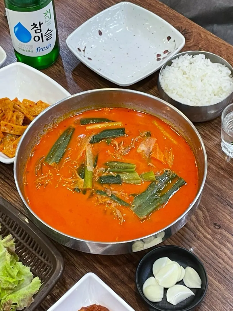 Side dishes served with yukgaejang
