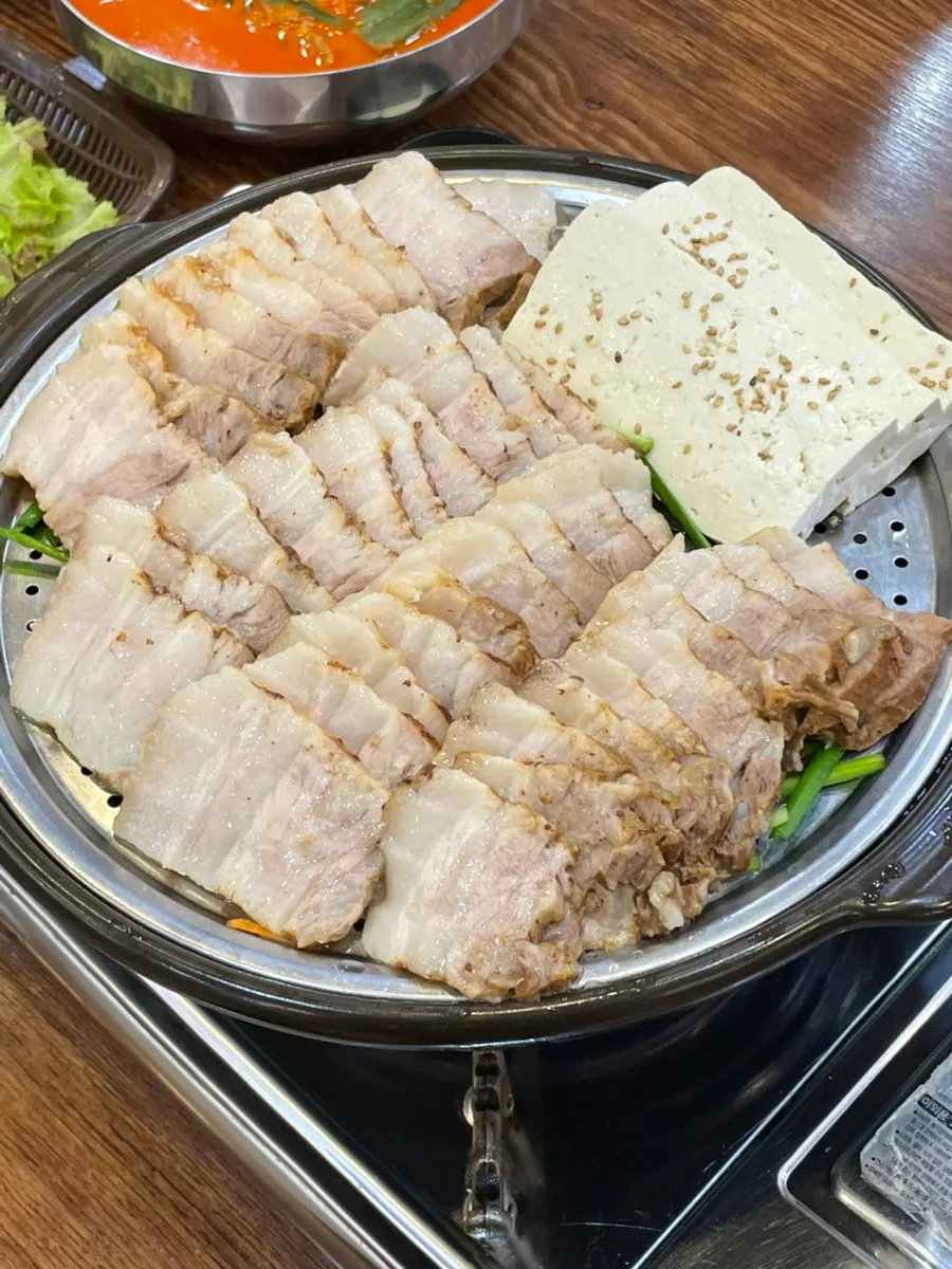 Side dishes that pair well with bossam