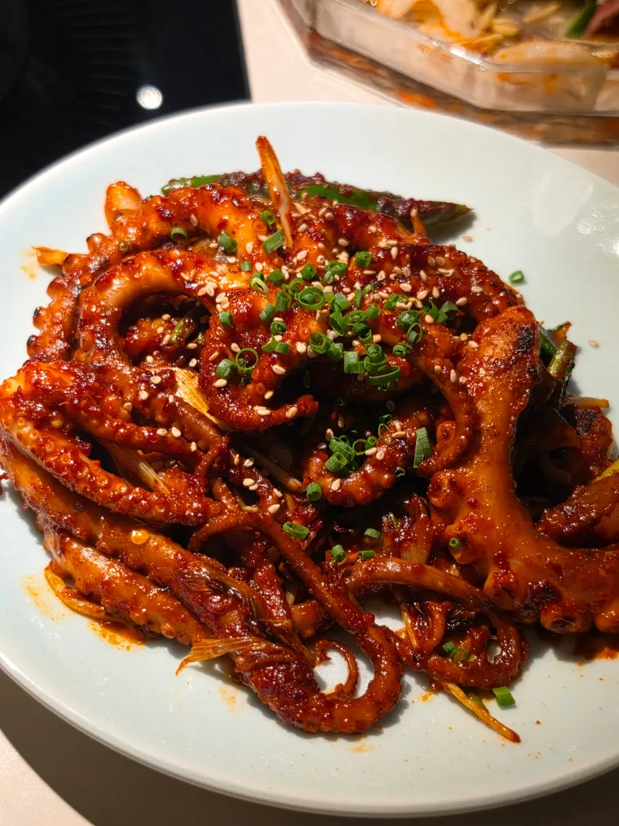 放有牛雜與牛百葉的牛雜火鍋