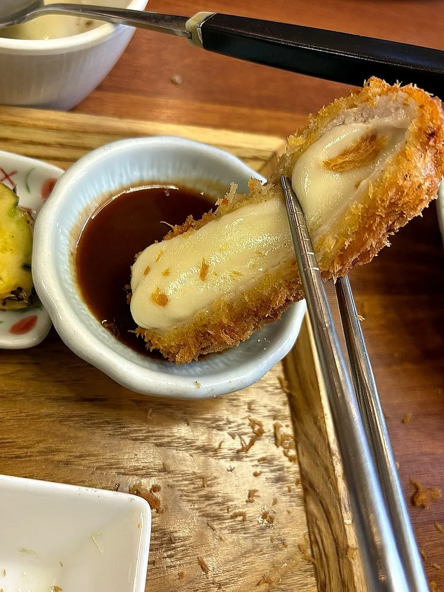 Cheese-topped half-katsu side dish
