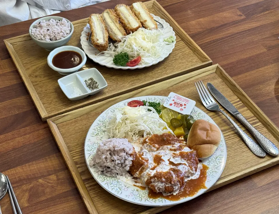 Donkatsu table setting at Wonkwang Katsu Iksan Wonkwang University branch