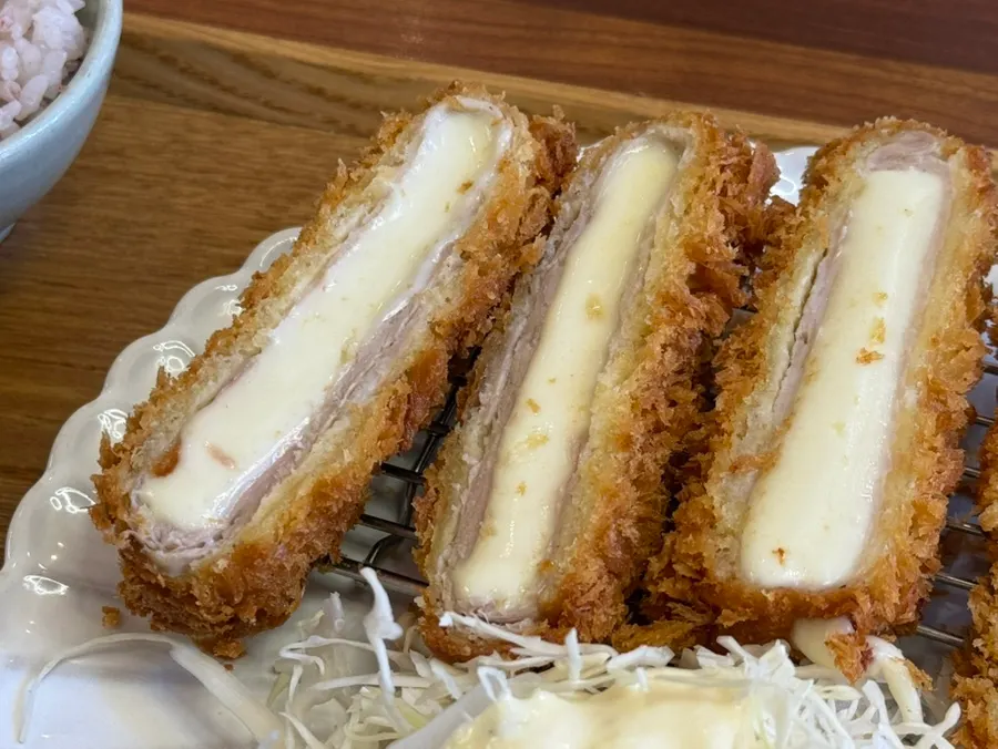Freshly served plate of Wonkwang Katsu's cheese katsu