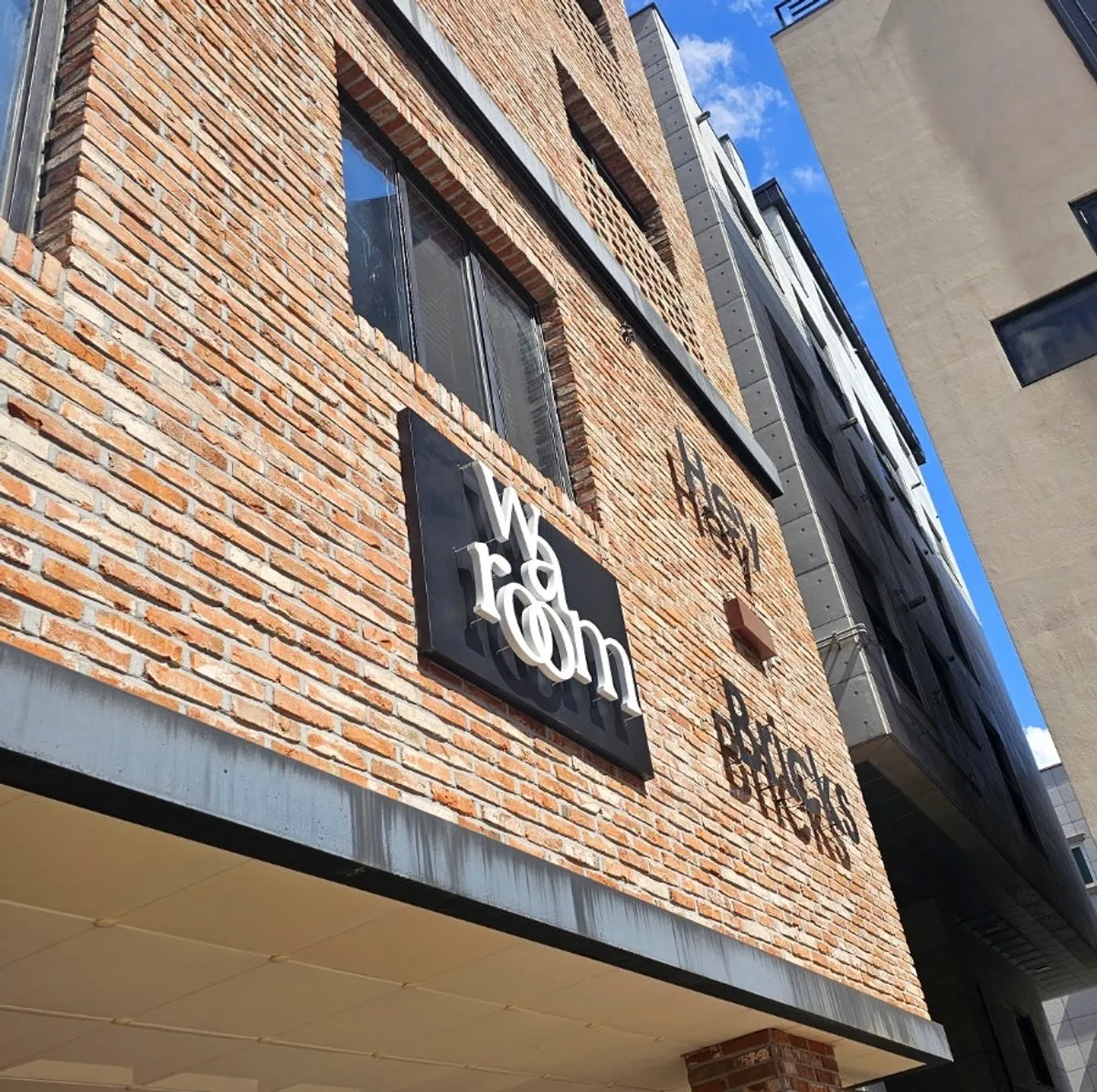 View of Uaroom's 2nd floor entrance in Maetan-dong