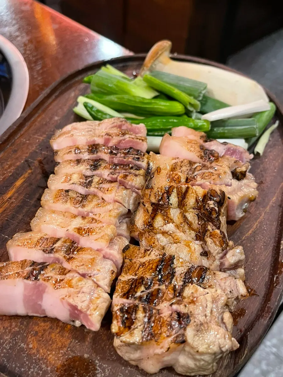 겉절이와 양념콩나물, 콘샐러드 반찬 구성