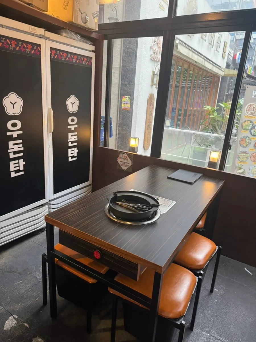 Clean, upscale seating inside Udontan