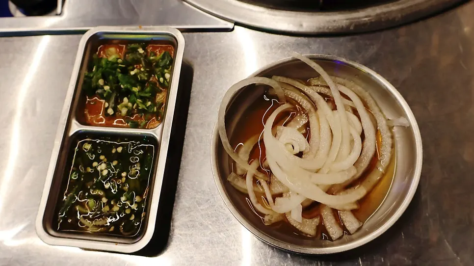 Side dish spread at Uhwa Gopchang