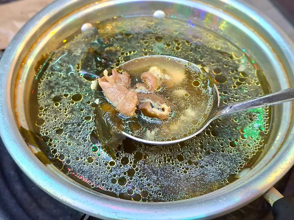 Basic seaweed soup with meat in it