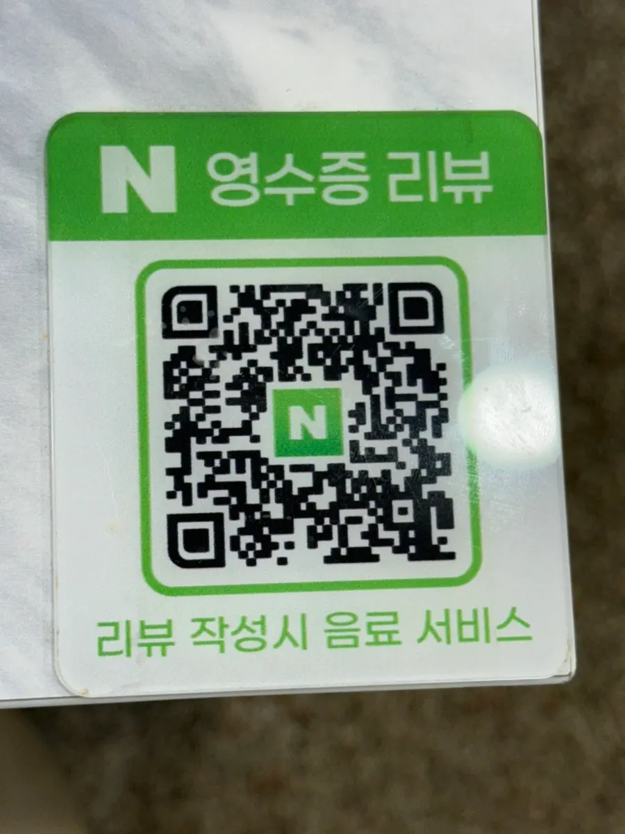 입구 앞 주문용 키오스크