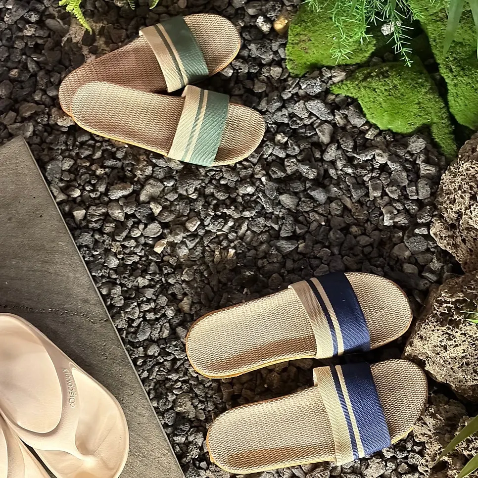 Slippers prepared at the seated table