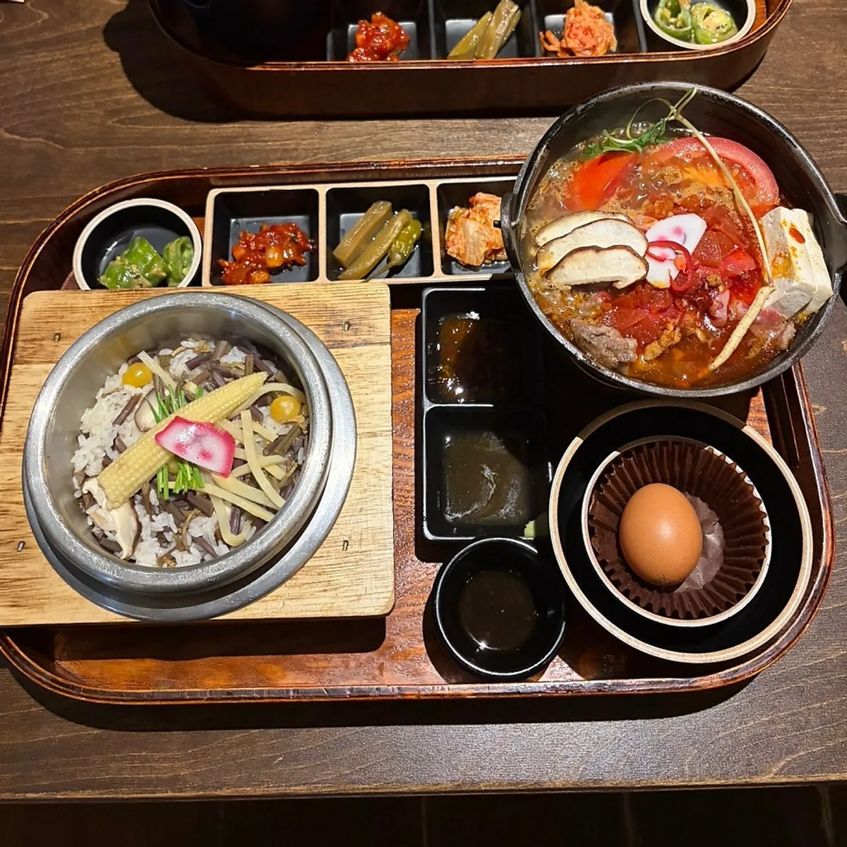 Beef brisket spicy tomato hot pot with bracken and shiitake clay-pot rice set