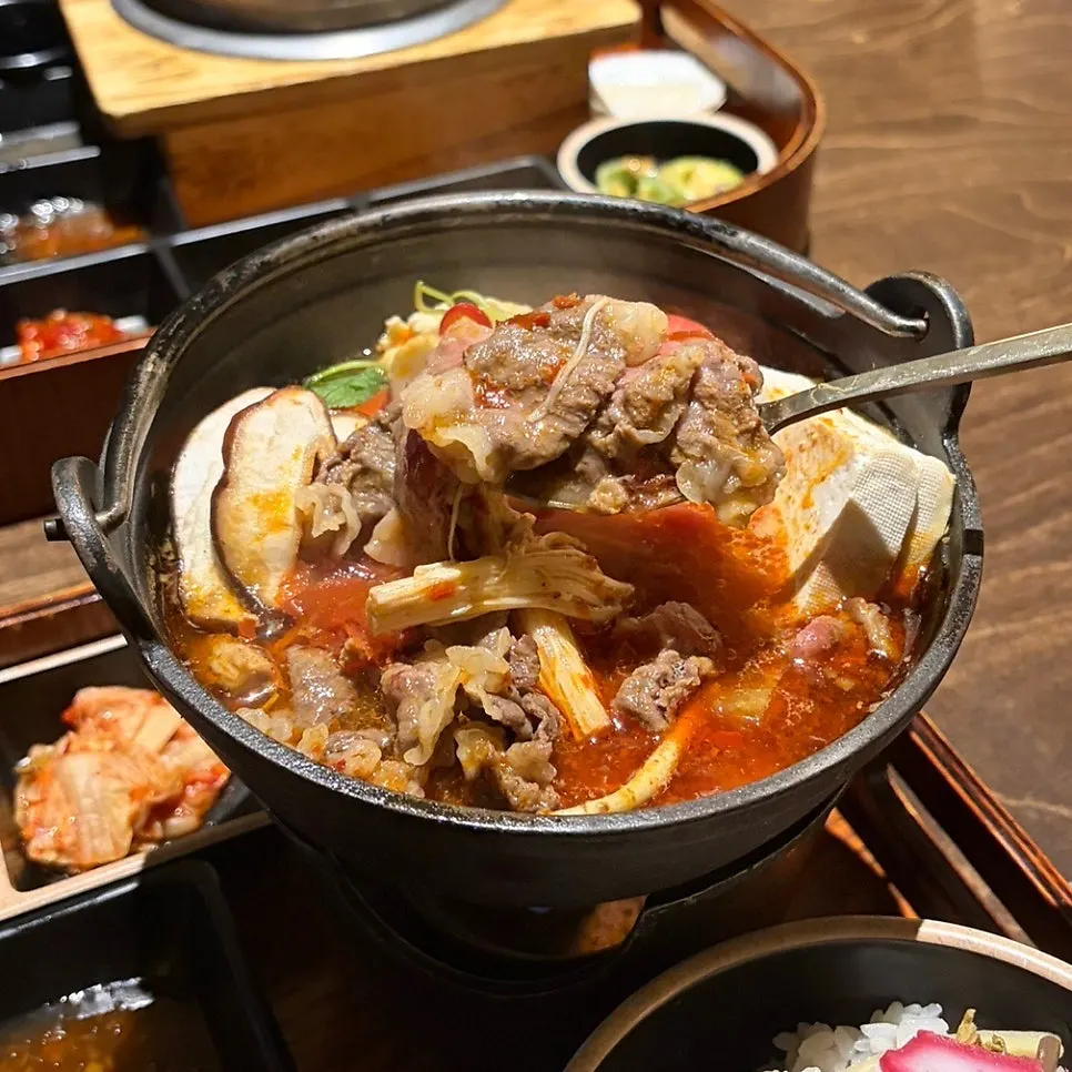 Egg cooked soft-boiled inside the hot pot