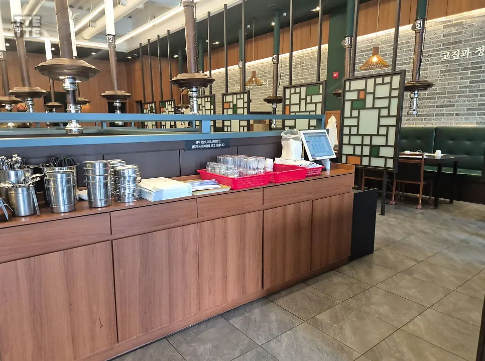 Self-serve corner with fruit and acorn jelly