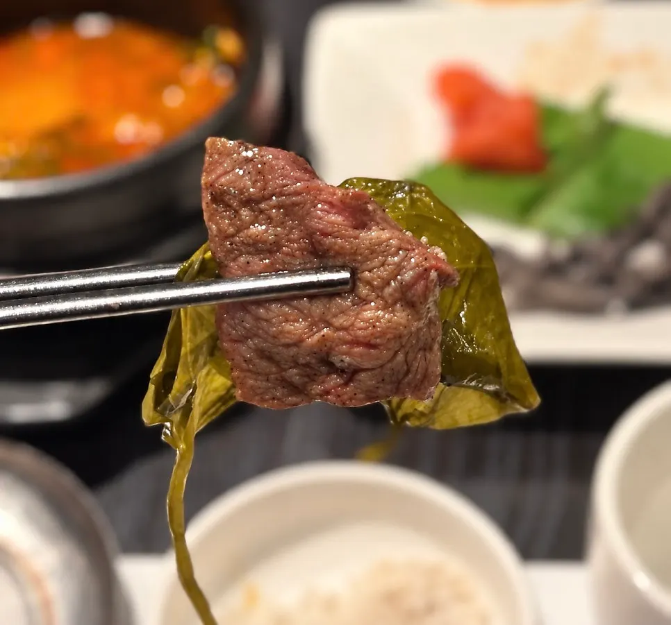 장아찌와 함께 먹는 숯불 한우