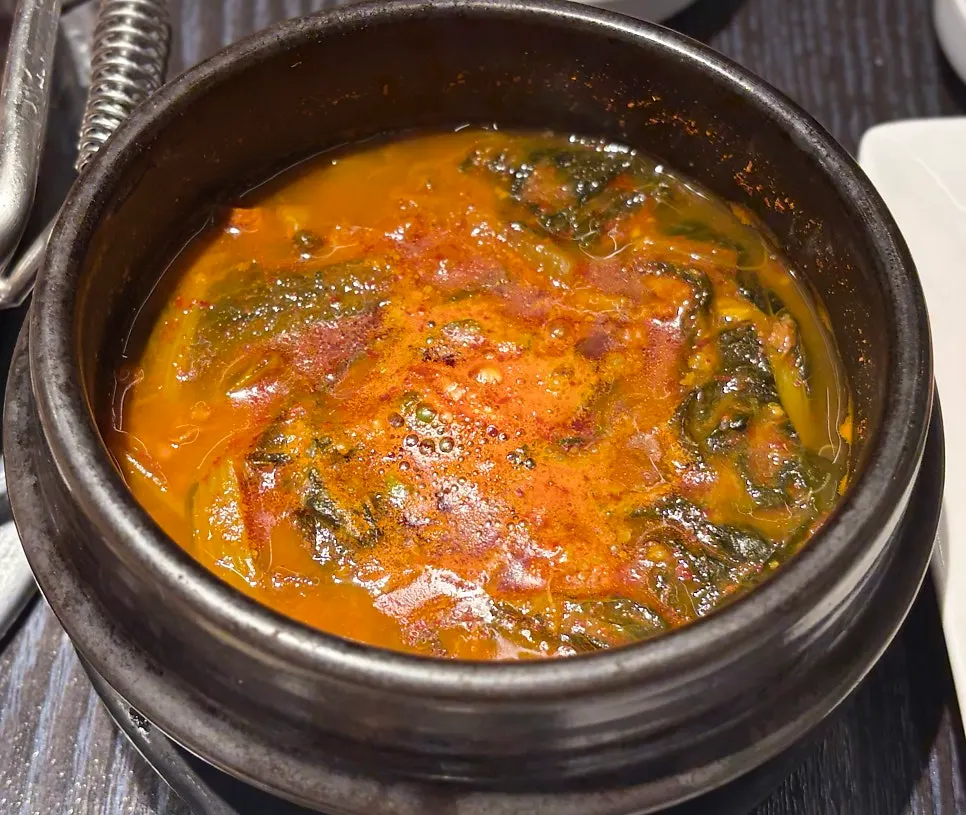 숯불에 다 구워진 두께감 있는 한우