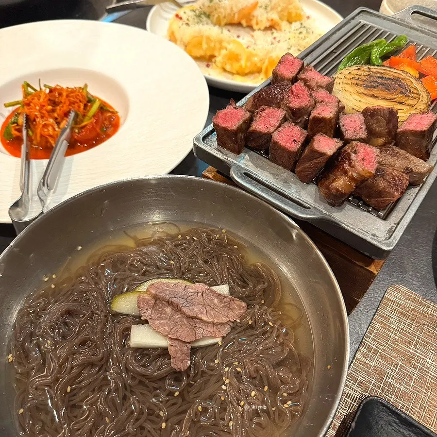 양파와 파프리카, 꽈리고추를 함께 구운 팬