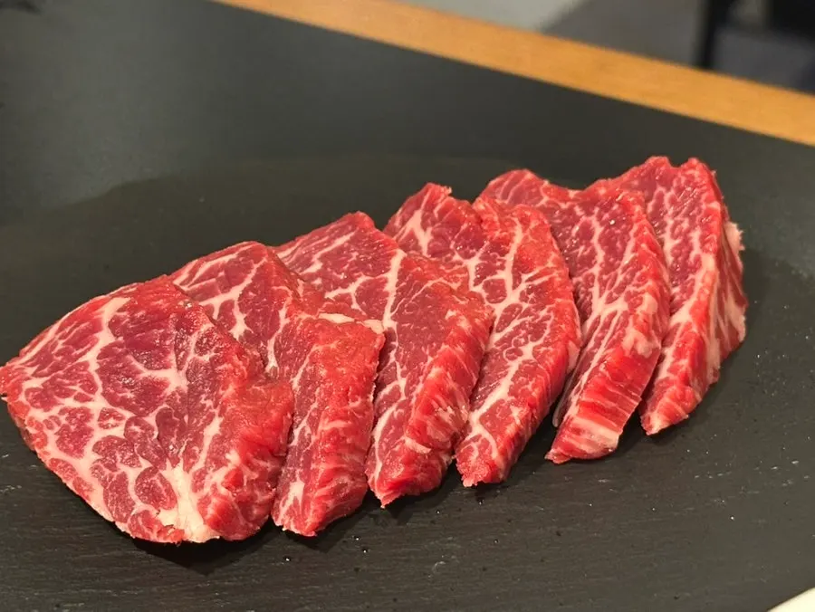 두툼하게 손질된 살치살 상태
