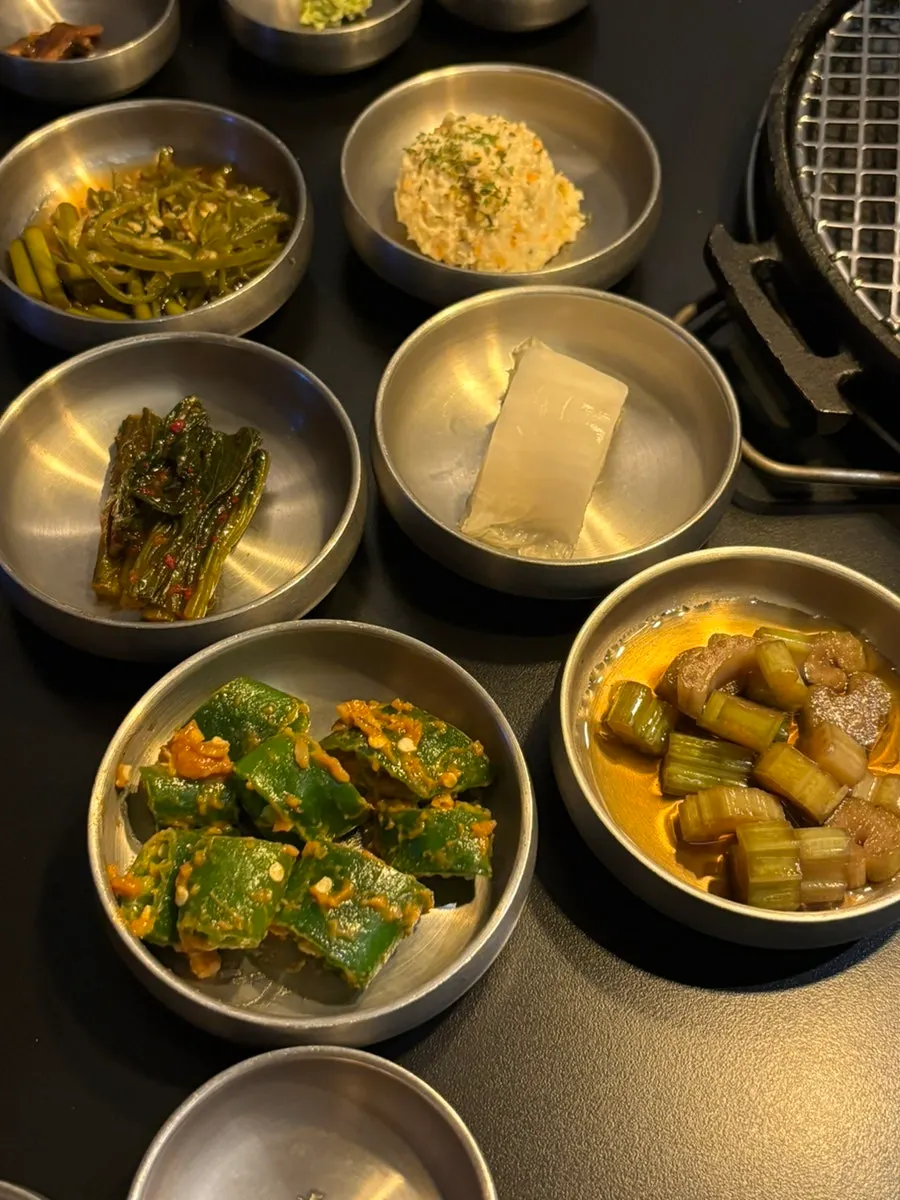 Personal sauces: salt, wasabi, and shiitake mushroom sauce