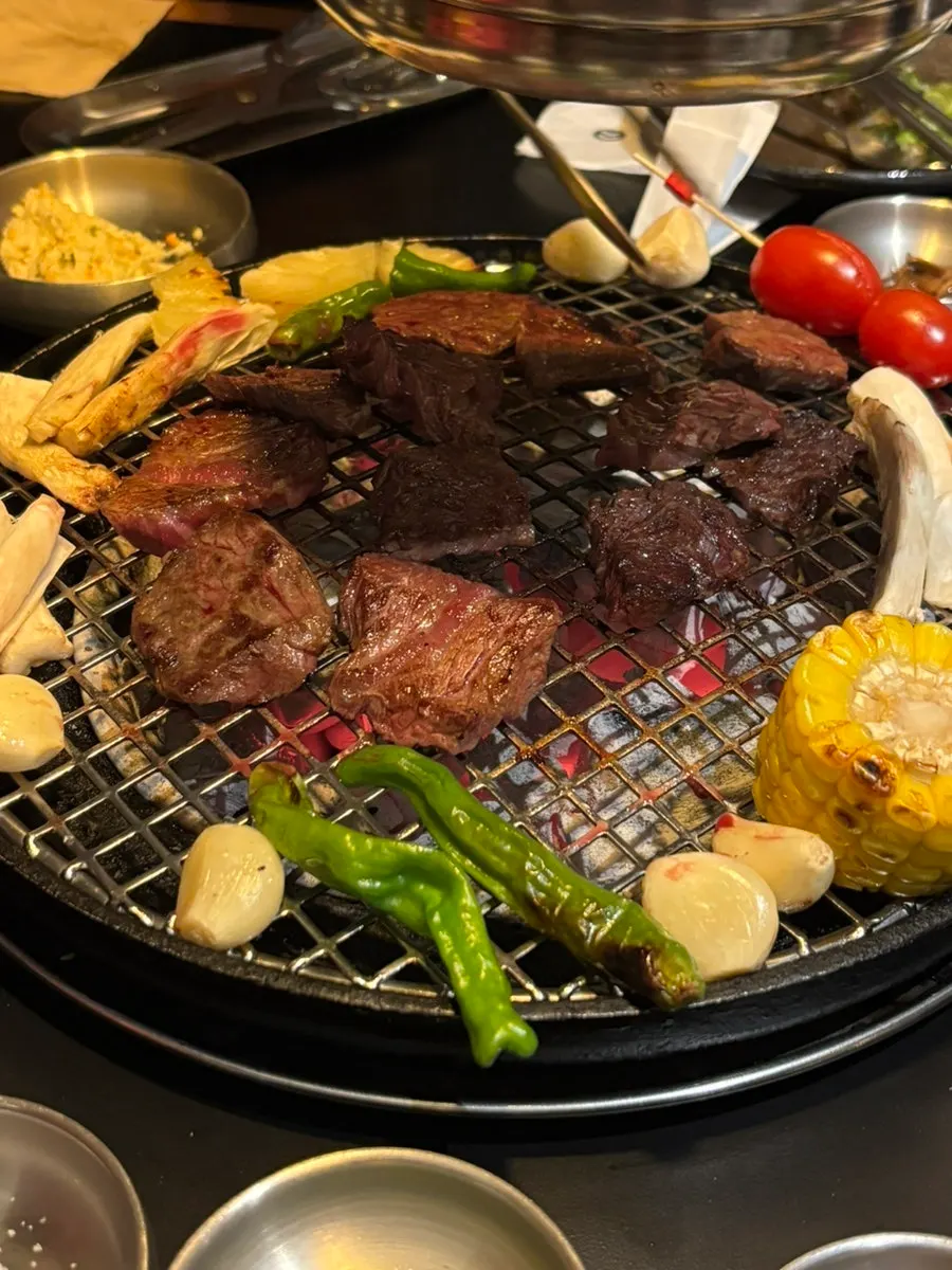 Grilled beef served alongside wine