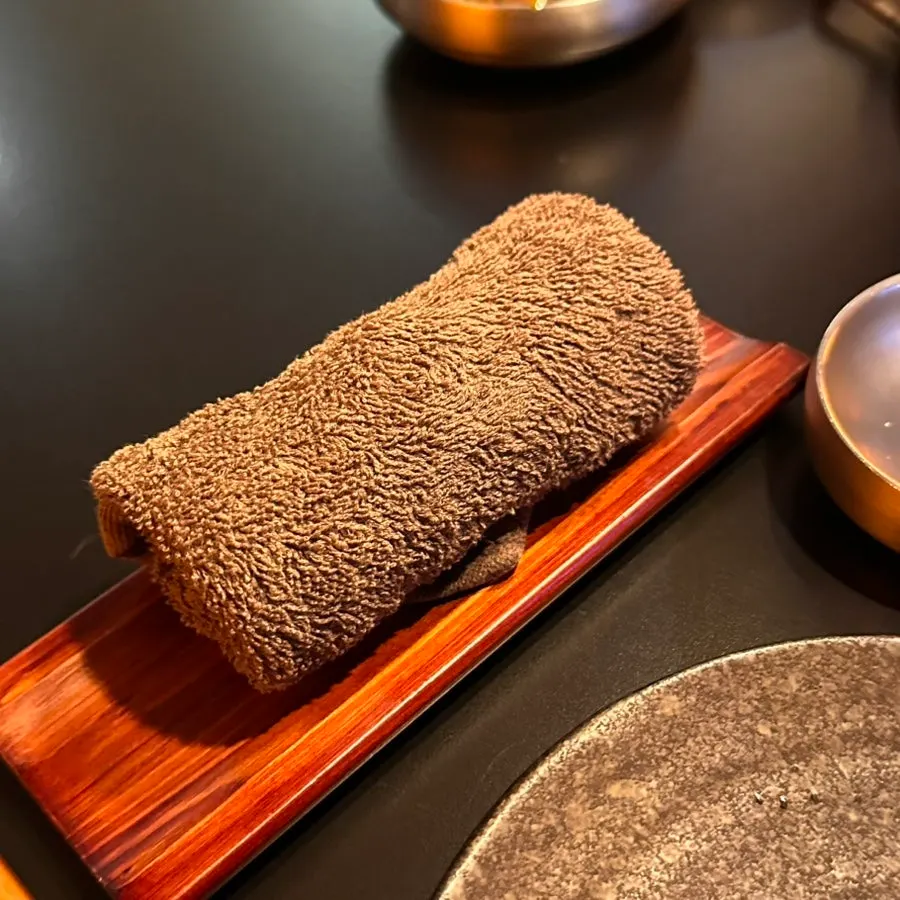 Wet towel set printed with the Woosang logo