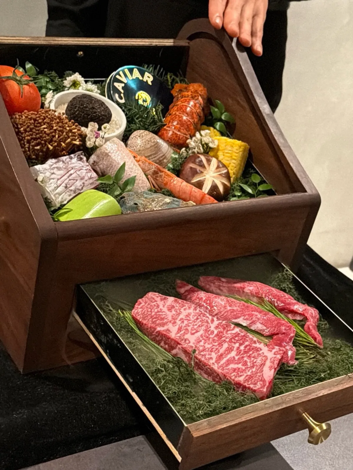 Private room table setting for the hanwoo course at Usu Gongdeok