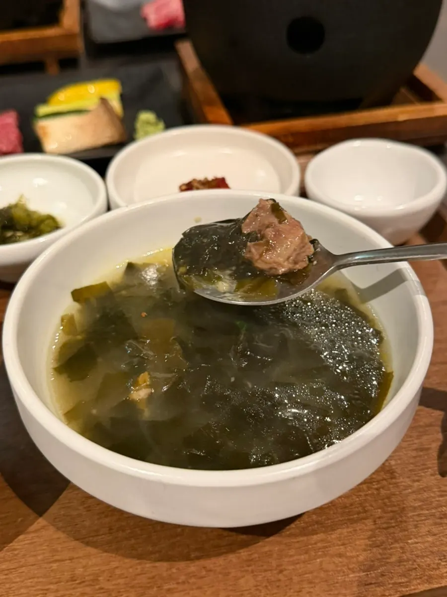 솥밥과 함께 차려진 반상