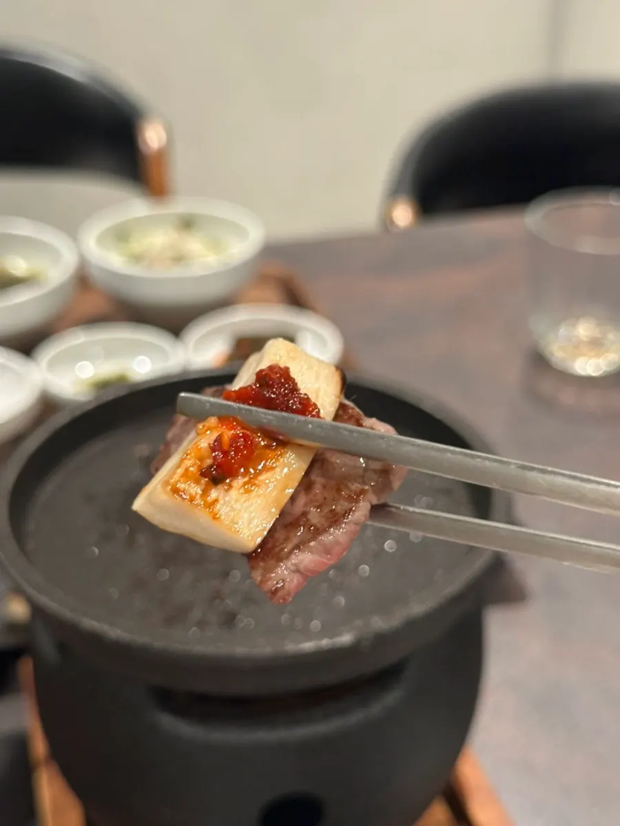 도미 솥밥과 미역국이 함께 나온 반상
