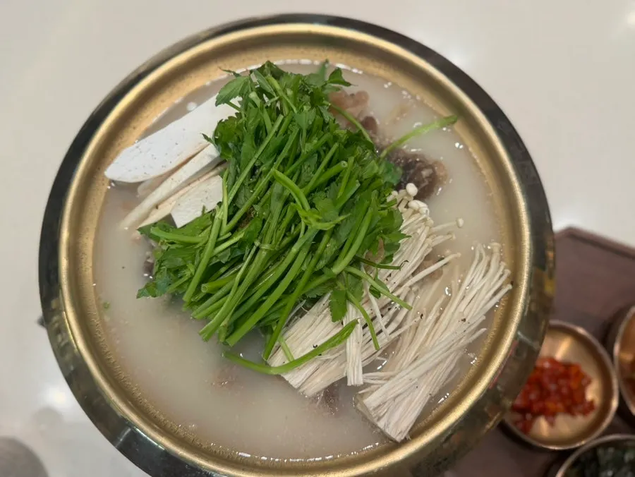도가니스지전골이 차려진 한 상 차림