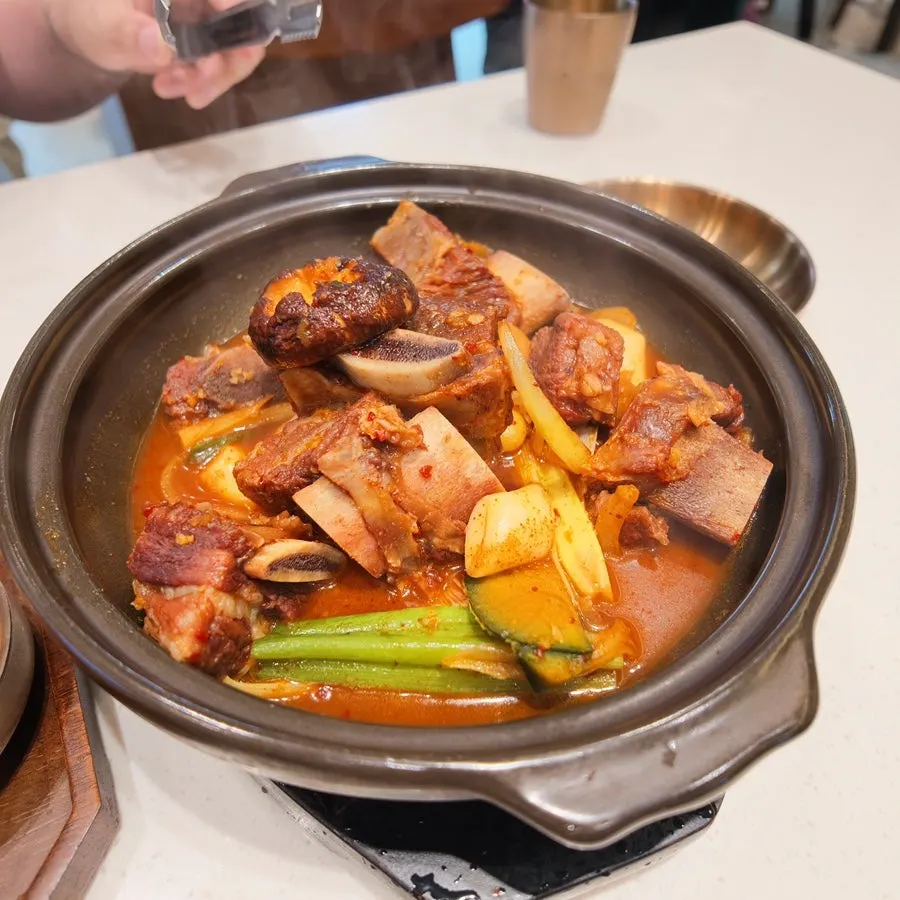 Spicy braised beef short ribs at Useum Pangyo Branch, cover image