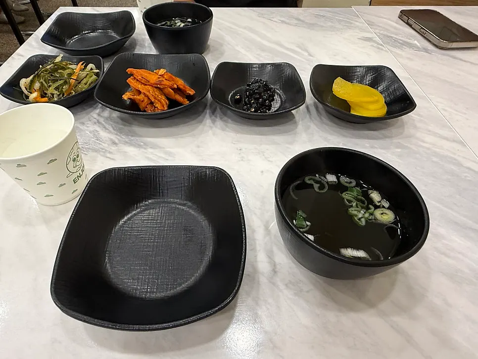 라볶이 국물에 찍어 먹는 김밥