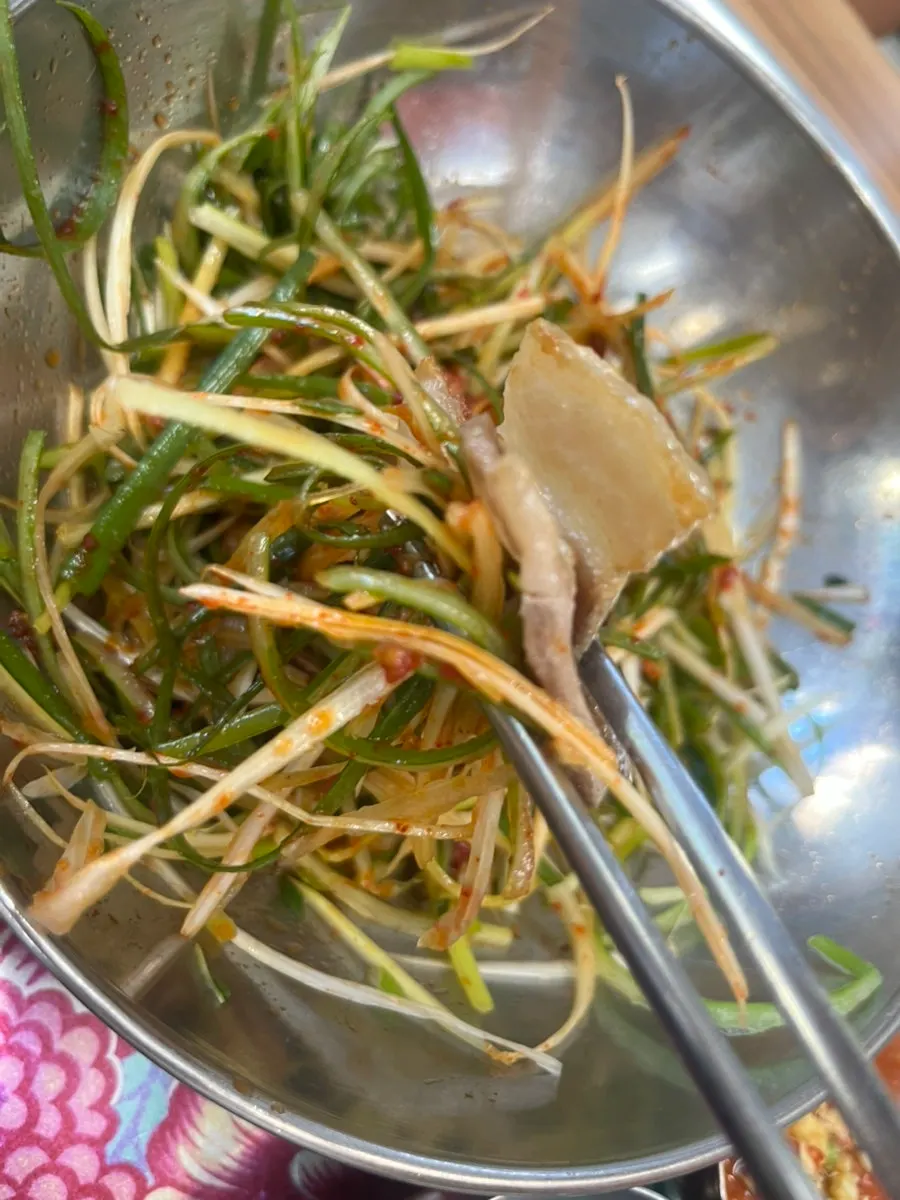 Thinly sliced naengsam turning golden brown