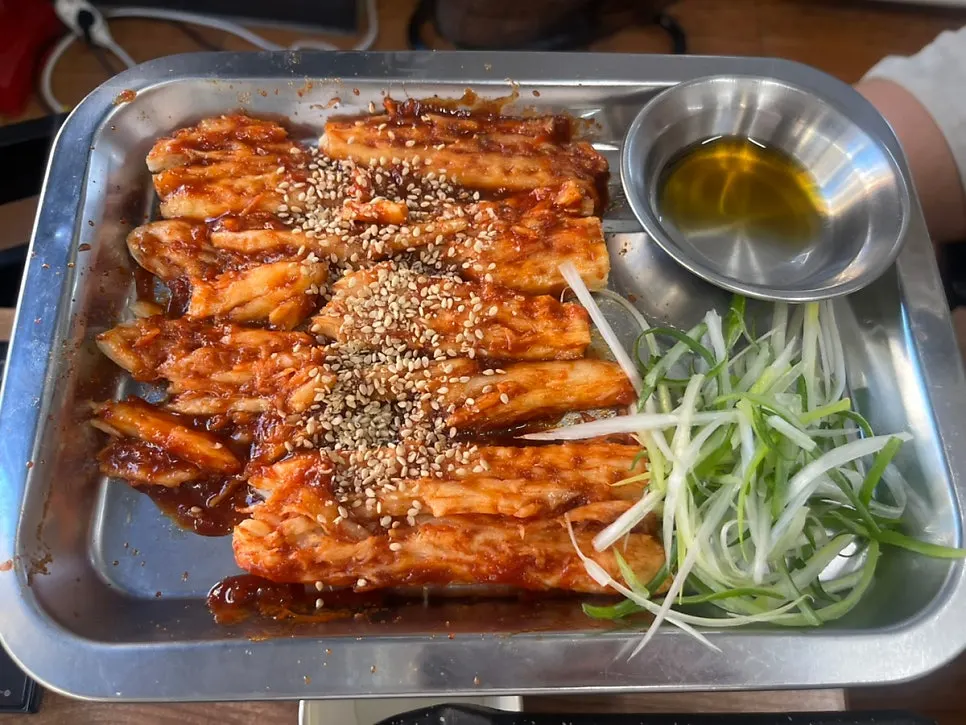 Lettuce wrap with naengsam and scallion kimchi