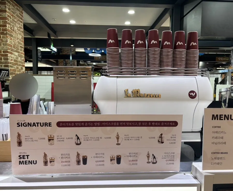 Wunder Coffee Bar counter located in front of the supermarket and wine shop