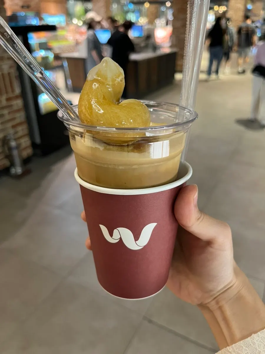 Wunder Gato ordered with hojicha ice cream