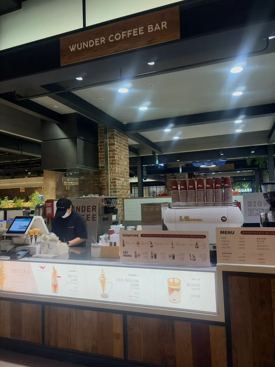 Inside Wunder Coffee Bar Songdo, order-only with no seating