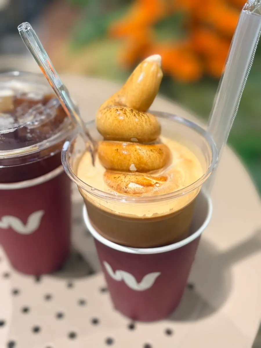 Scooping hojicha Wunder Gato soft serve with a spoon