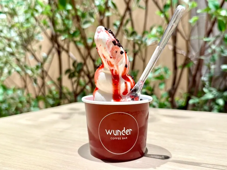 Entrance to Wunder Coffee Bar on the basement level of Hyundai Premium Outlet Songdo