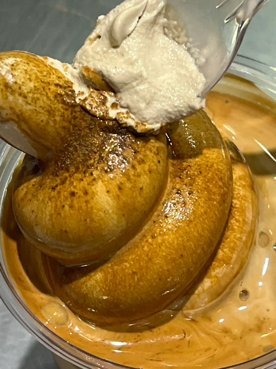 Close-up of the hojicha ice cream on Wunder Gato