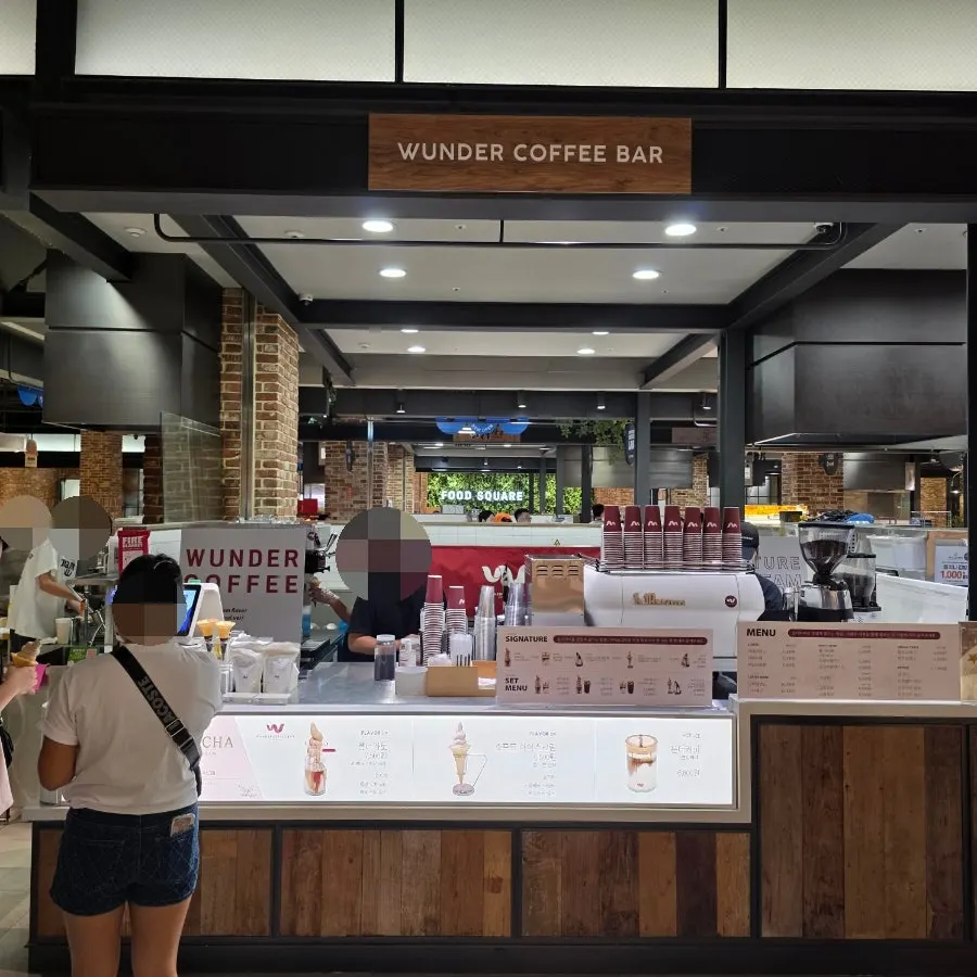 Entrance to Wunder Coffee Bar on basement 1 of Songhyeona