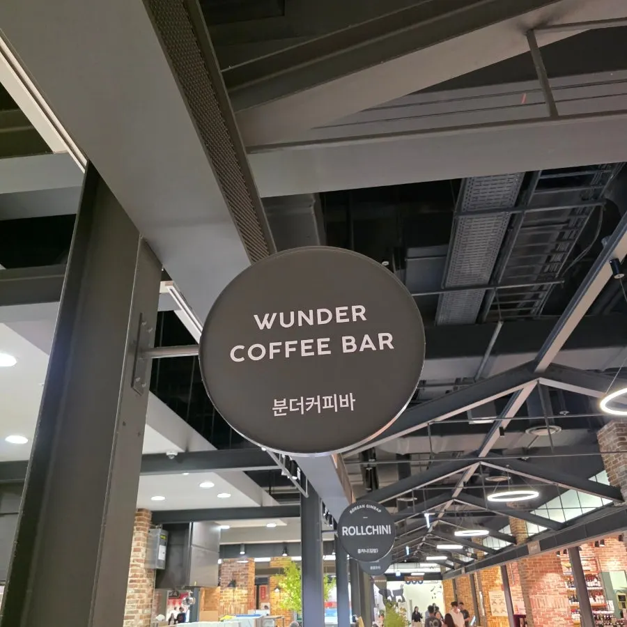 Pop-up stores and shops in the basement of Hyundai Premium Outlet Songdo Branch
