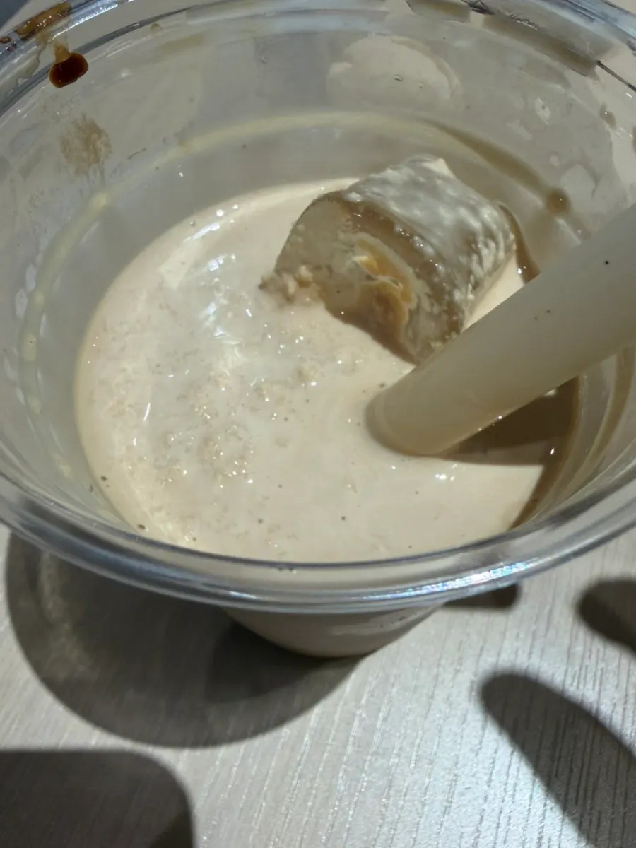 The hojicha half-and-half Wunder Gato near the end of eating