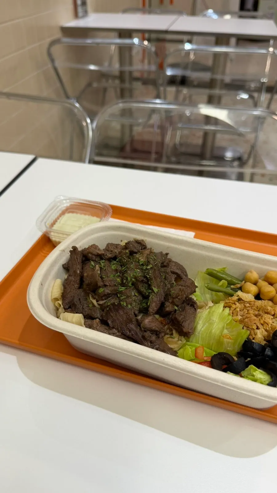 Bowl of warm-cooked beef at Wystab