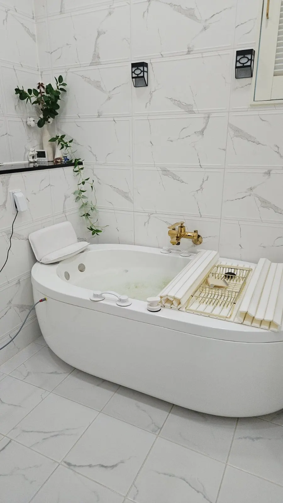 Inside Xpa's private EMS spa room