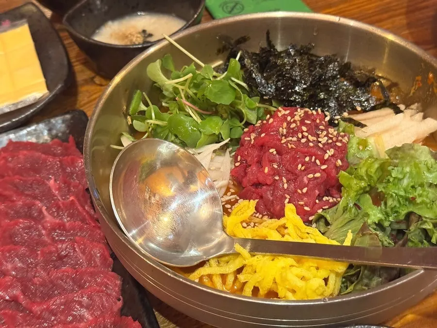 Yukhoe mulhoe with vegetables and raw beef