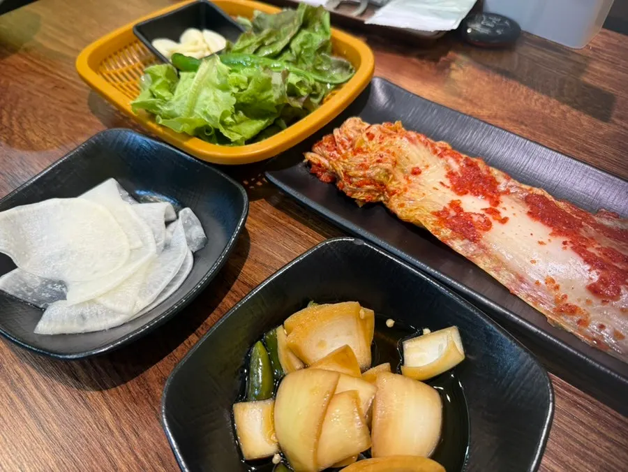 Menu lineup at Girin Samgyeopsal