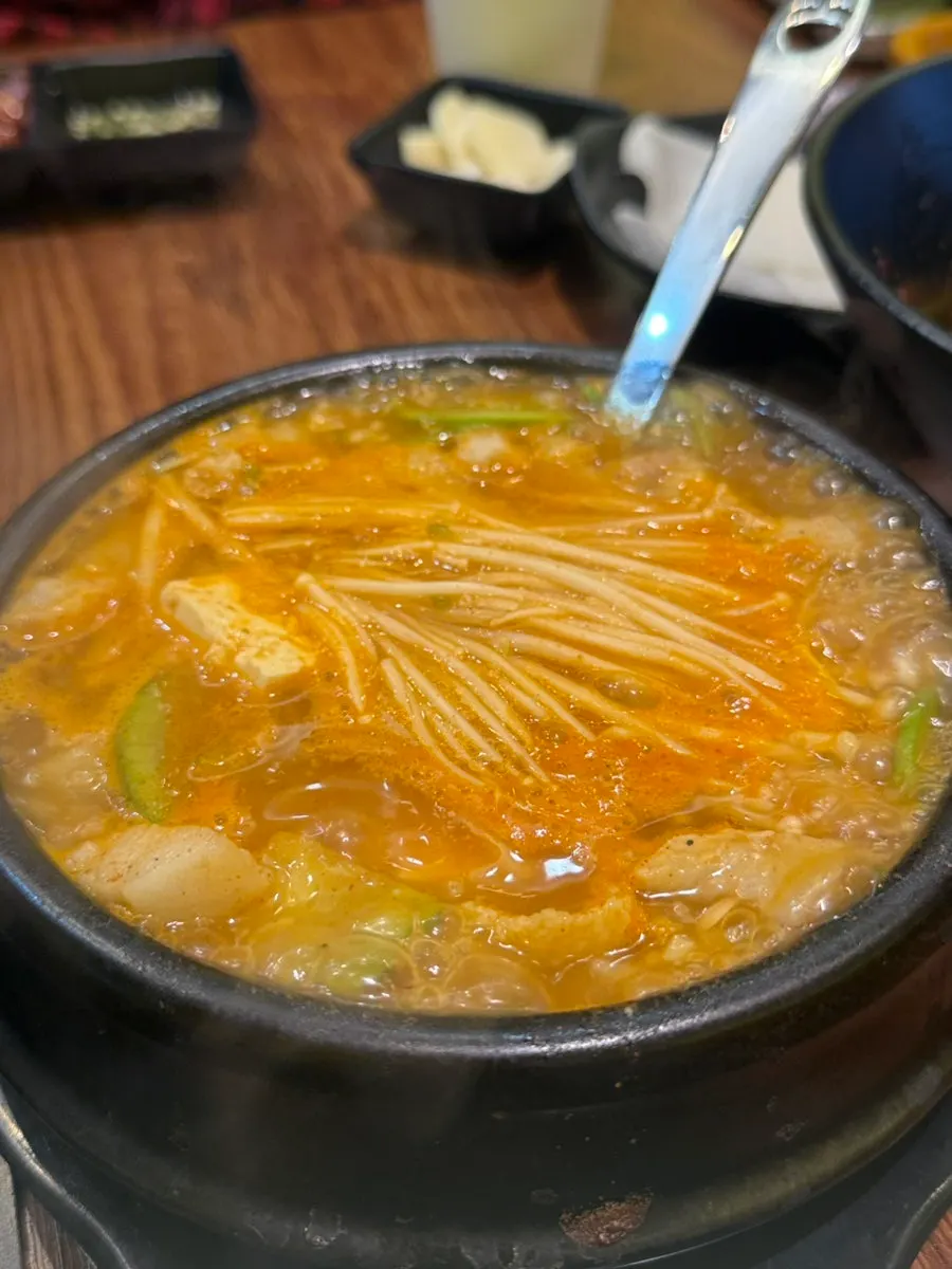 Plate of raw samgyeopsal and kkodeulsal that was ordered