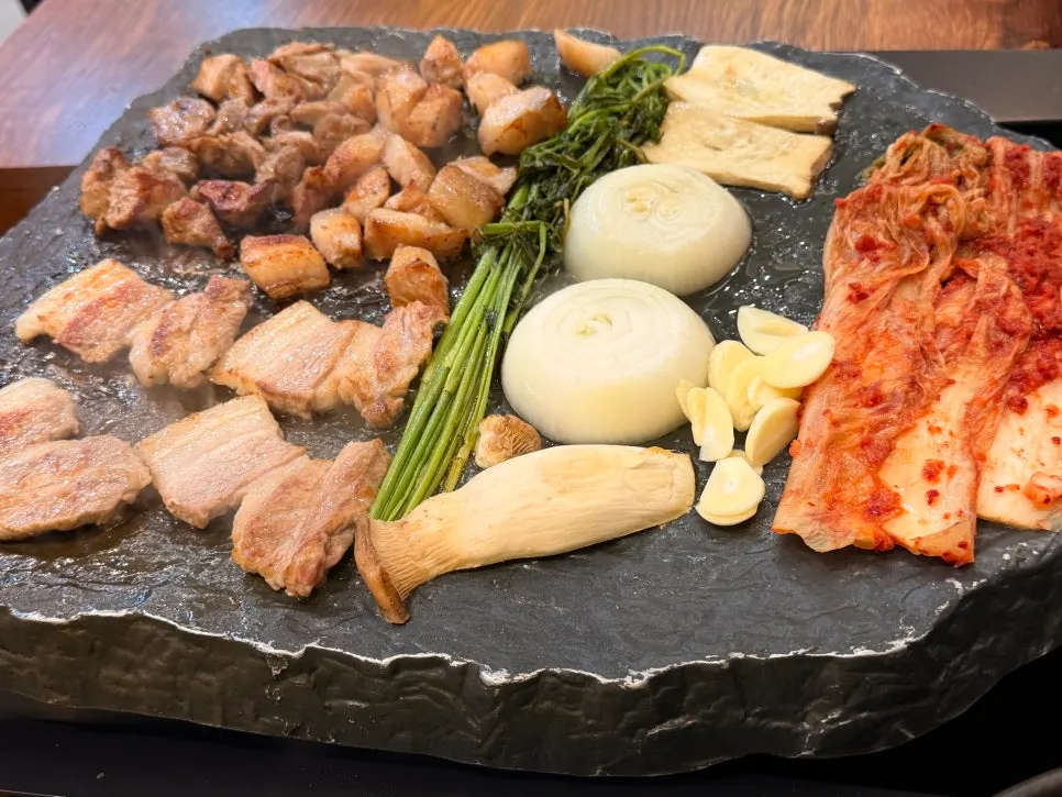 Exterior view of Girin Samgyeopsal, a BBQ restaurant near Yadang Station