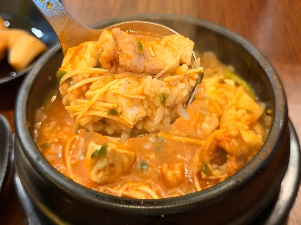 Doenjang sulbap broth loaded with meat