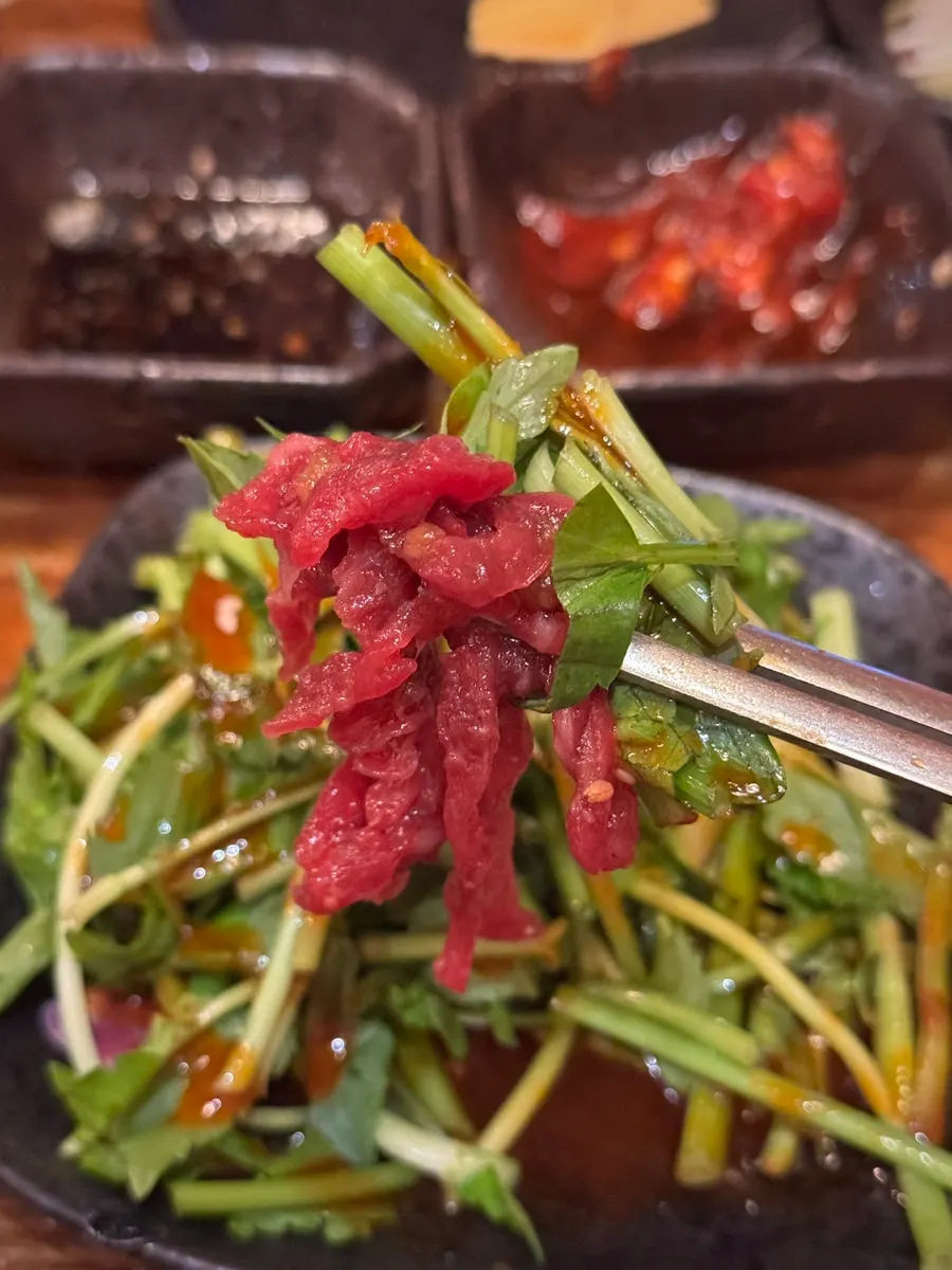 Seaweed, cheese, and special sauces served with yuksashimi