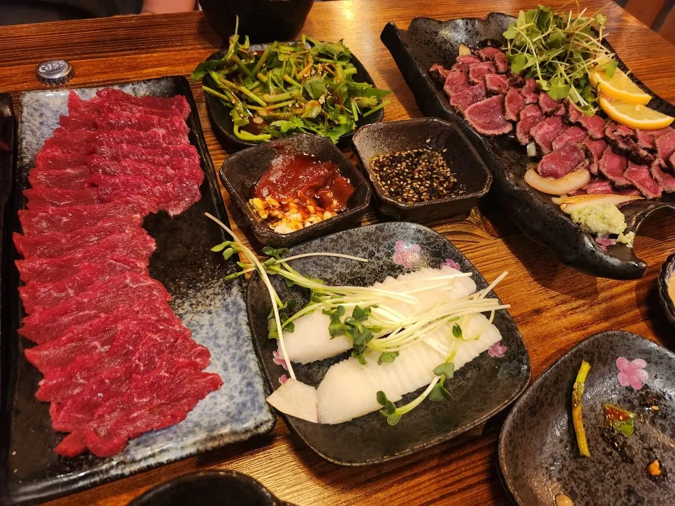 A table set with the 2OUT set and somaek