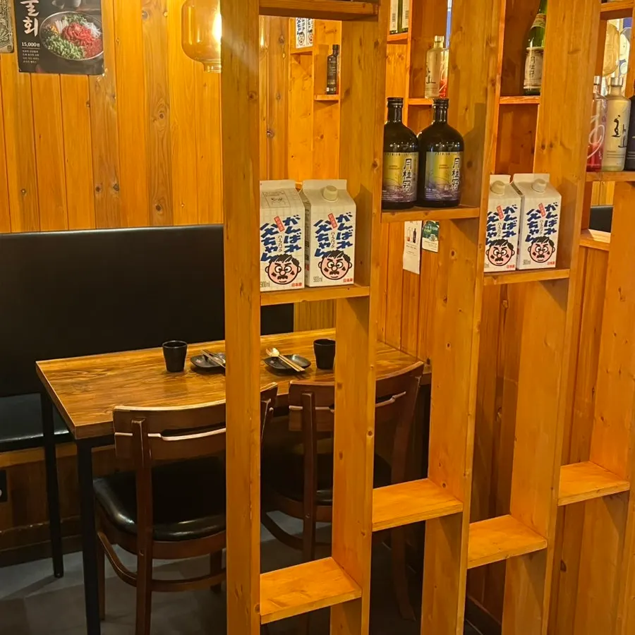 Wood-toned interior of Yukhoe Maltuout Yadang Branch